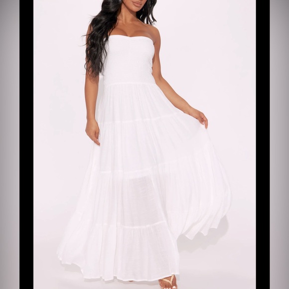 Fashion Nova Dresses & Skirts - NWOT Strapless Maxi dress